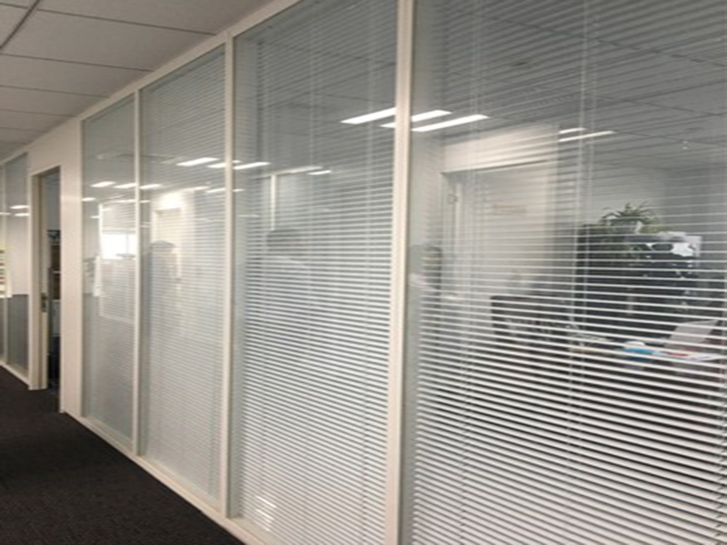 Double Glass With Built-in Venetian Blinds Series 04